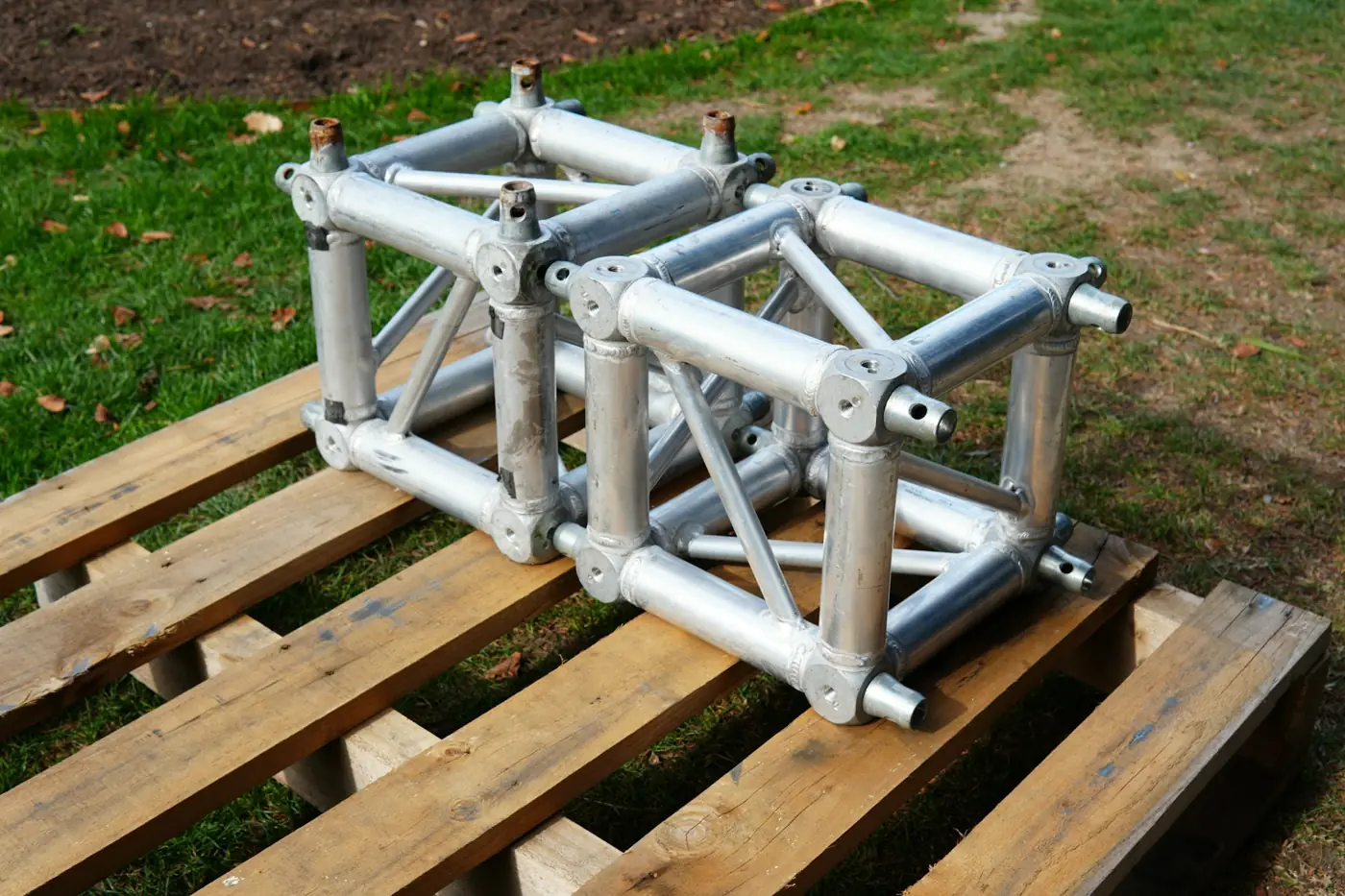 Aluminium truss sections
