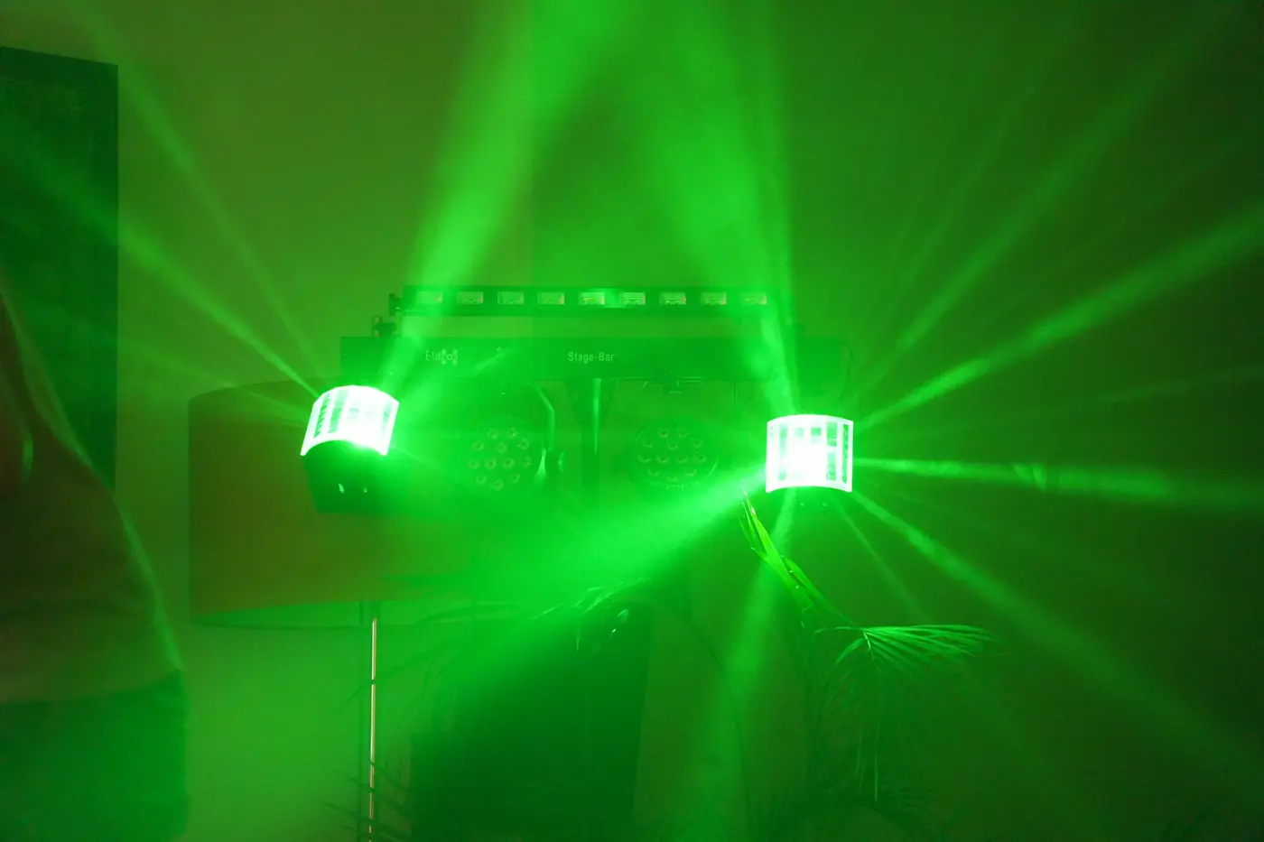 LED light bar in green