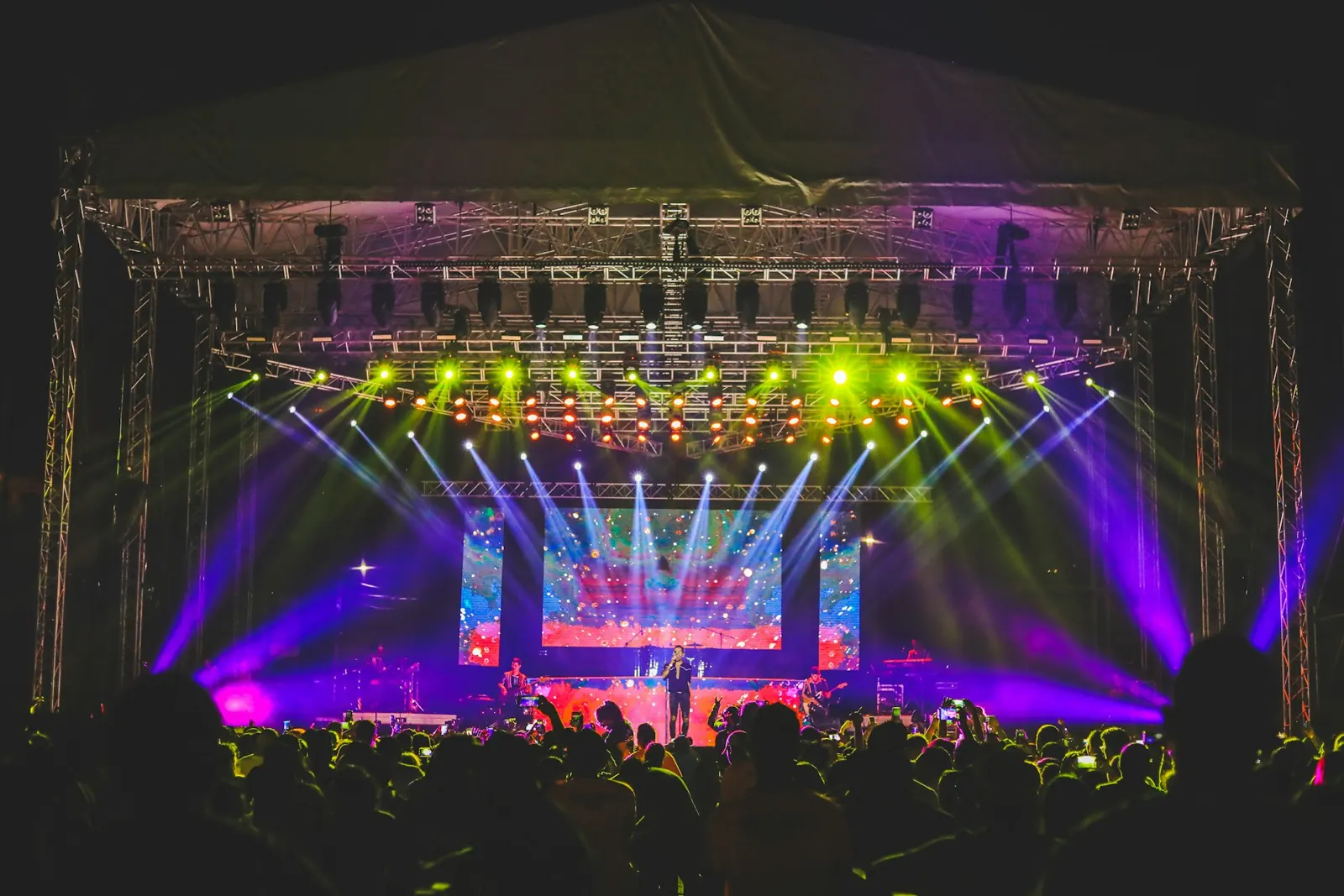 Stage LED wall with side screens