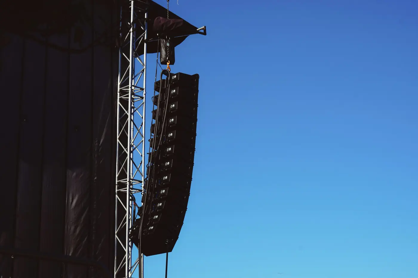 Line array beside an outdoor stage