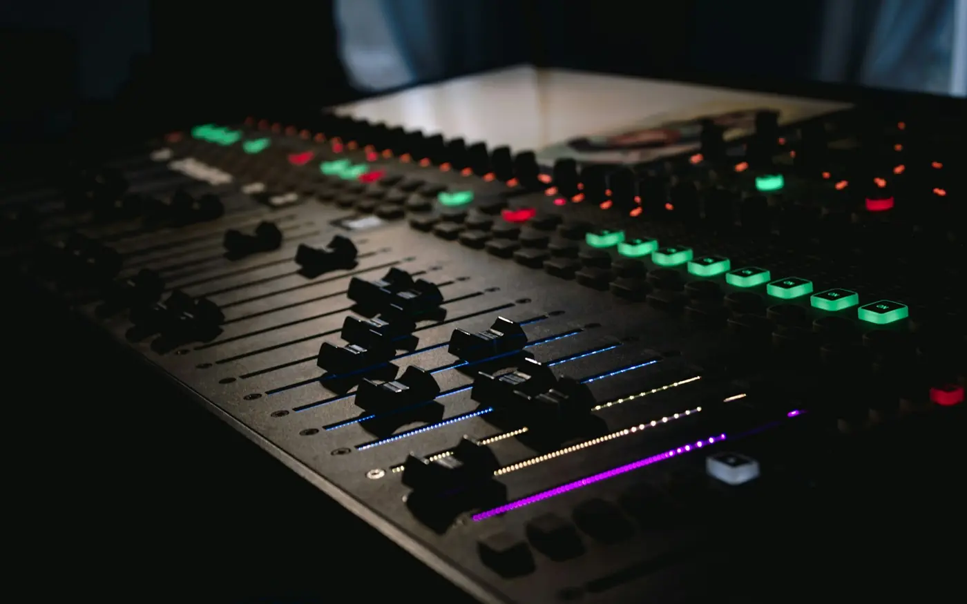 Mixer lit for a night show