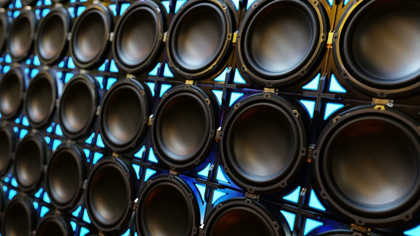 Wall of loudspeaker drivers
