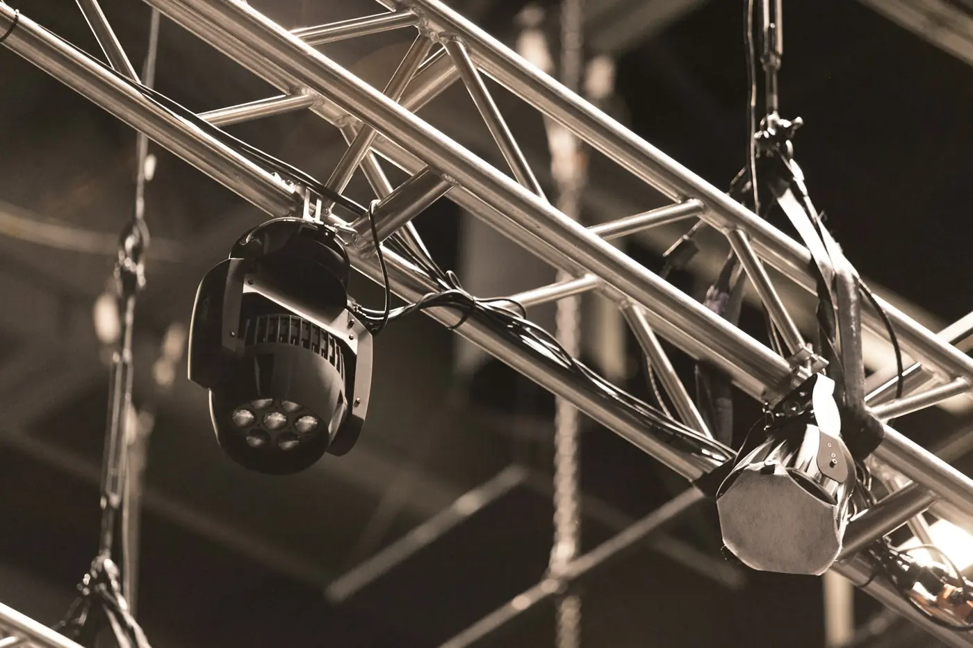 Spot fixtures hung on truss