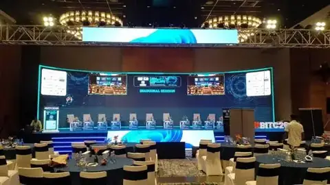Solutions Events event production: led summit stage