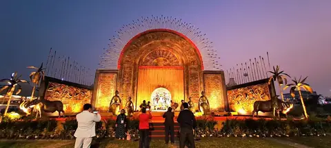 Solutions Events Fabrication: golden arch dusk